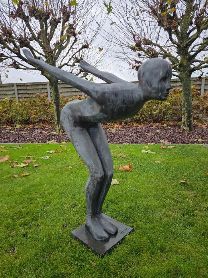 Bronzen duiker oudere brons prachtige patina 1075 ipv 2150!, Tuin en Terras, Tuinbeelden, Gebruikt, Abstract beeld, Overige materialen