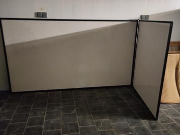 Groot whiteboard beschikbaar voor biedingen