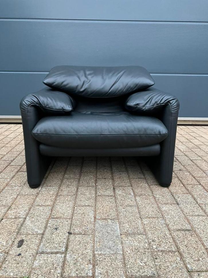 Recente Cassina Maralunga 1zit origineel Zwart leder ZGAN!, Huis en Inrichting, Zetels | Voetbanken en poefs, Ophalen of Verzenden