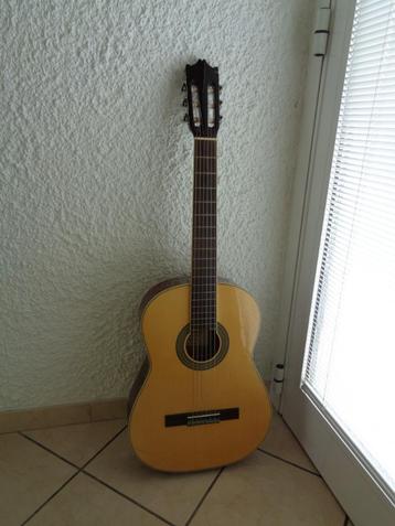 Guitare acoustique avec housse 1/2 + cordes enfant. beschikbaar voor biedingen