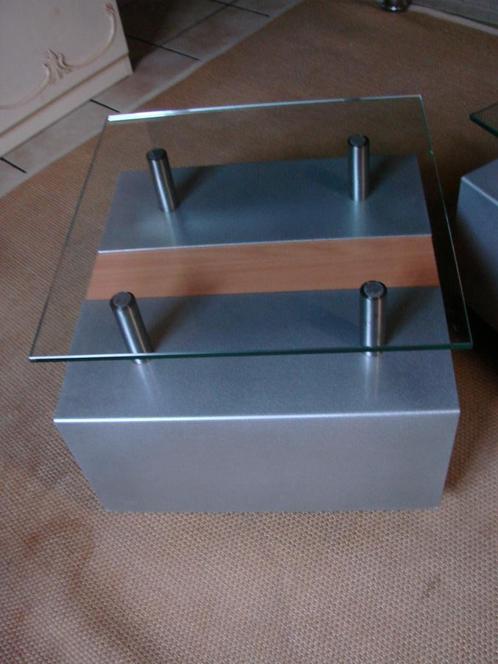 2 design bijzet tafeltjes op wieltjes met glas en chroom, Huis en Inrichting, Tafels | Bijzettafels, Zo goed als nieuw, Vierkant