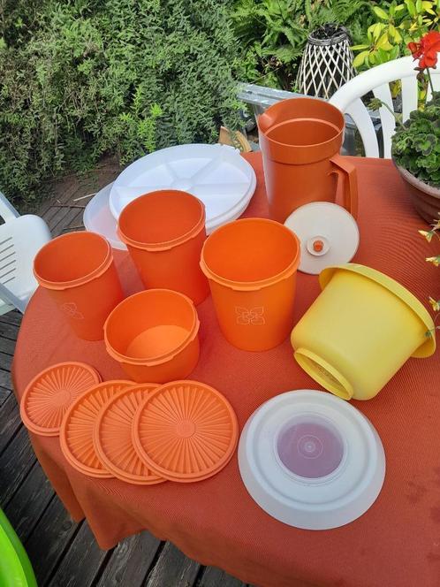 Tupperware Vintage 1 Pichet, 4 Boites, 1 Bol  + Cadeau BE, Maison & Meubles, Cuisine| Tupperware, Utilisé, Récipient ou Bol, Jaune