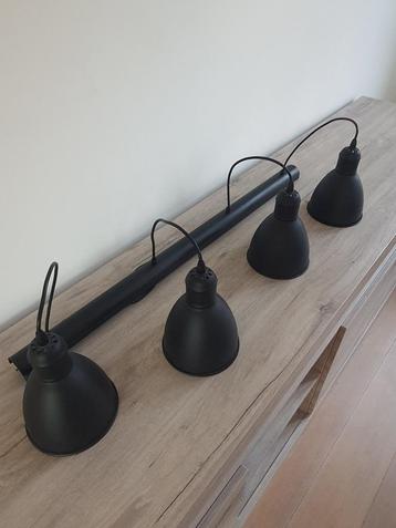 Zwarte hanglamp beschikbaar voor biedingen