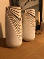 2 decoratieve witte vazen met gouden lijnen in de vaas, numm, Huis en Inrichting, Gebruikt, Geen idee, Wit, Aardewerk of Porselein