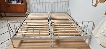 Enkel bed 200x90 (2x) beschikbaar voor biedingen