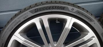 4x bijna nieuwe Bridgestone-banden in 225-40-18 Y92 beschikbaar voor biedingen