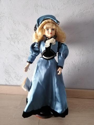 Poupée en porcelaine, Enlèvement, Comme neuf, Poupée