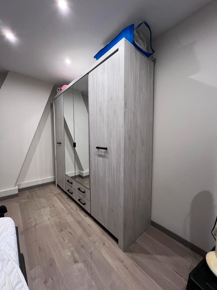 Kleerkast - moet snel weg!, Huis en Inrichting, Kasten | Kleerkasten, Zo goed als nieuw, 200 cm of meer, 200 cm of meer, 50 tot 75 cm
