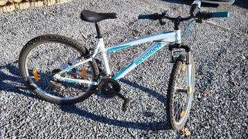 Witte en blauwe juniorfiets. ROCKRIDER 5.1 beschikbaar voor biedingen
