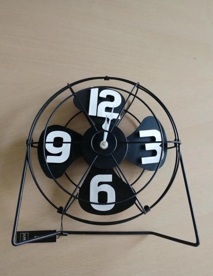 Metalen propellerklok — J-Line, Antiek en Kunst, Antiek | Klokken, Ophalen