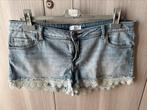 Jeansshort amper gedragen maat 44, Kleding | Dames, Spijkerbroeken en Jeans, Ophalen of Verzenden, Zo goed als nieuw