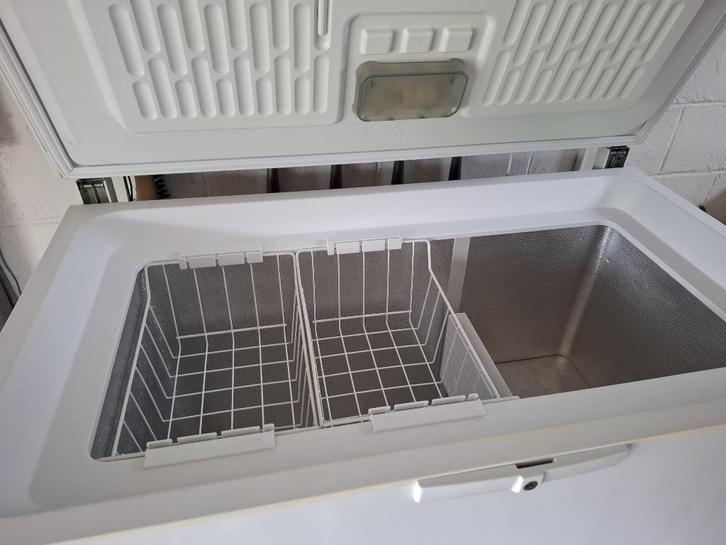 Whirlpool diepvries WHE22333, Elektronische apparatuur, Vriezers en Diepvrieskisten, Gebruikt, Vrijstaand, Vrieskist, 85 tot 120 cm