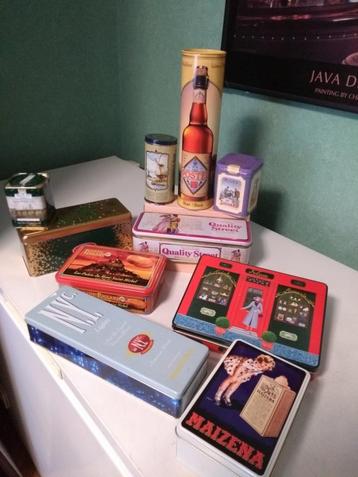 Set metalen verzameldozen beschikbaar voor biedingen