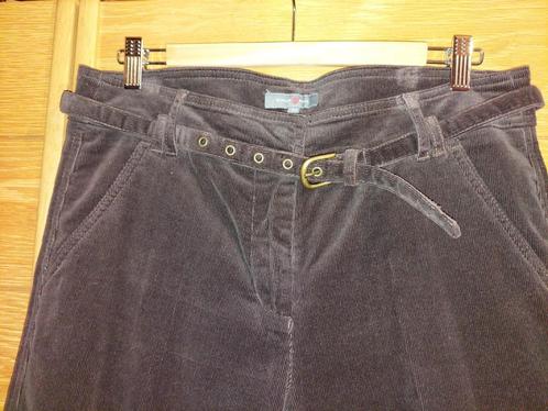 Mooie ribfluwelen damesbroek – bruin – nieuw, Kleding | Dames, Broeken en Pantalons, Nieuw, Maat 42/44 (L), Bruin, Lang, Ophalen of Verzenden