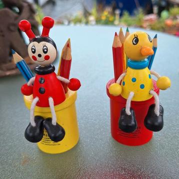 2 potloodhouders beschikbaar voor biedingen