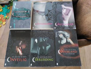 Het huis van de nacht pc cast / Kristin cast,  7 boeken!, Enlèvement ou Envoi, Comme neuf