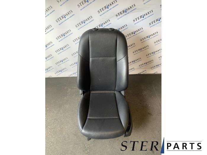 Siège gauche d'un Mercedes C-Klasse, Autos : Pièces & Accessoires, Habitacle & Garnissage, Mercedes-Benz, Utilisé, 3 mois de garantie