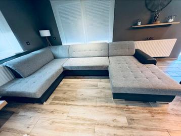 Grand canape en U beschikbaar voor biedingen