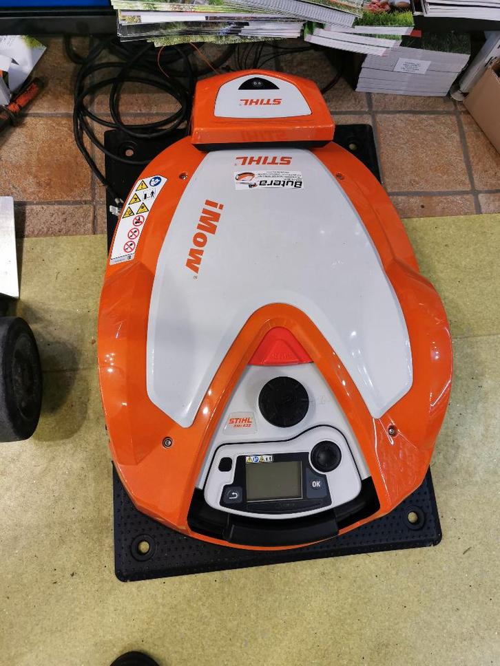 ROBOT STHIL, Jardin & Terrasse, Tondeuses robotisées, Utilisé, Plus de 25 cm, Avec capteur de pluie, Enlèvement