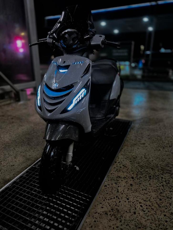 Piaggo zip sp 2025 entièrement en carbone, Vélos & Vélomoteurs, Scooters | Piaggio, Comme neuf, Zip, Classe A (25 km/h), Essence