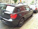 BMW 114D sport 3-deurs // 85500 kms, Auto's, 4 cilinders, Zwart, Parkeersensor, Particulier