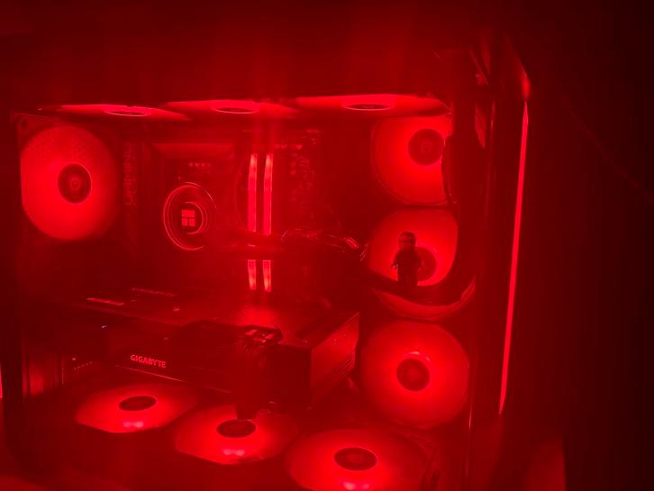 Gaming PC (Benchmarks in beschrijving), Computers en Software, Desktop Pc's, Zo goed als nieuw, 4 Ghz of meer, HDD, SSD, 32 GB