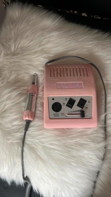 Manicure frees + bitjes beschikbaar voor biedingen