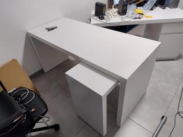 Malm bureau uitschuifbaar blad beschikbaar voor biedingen