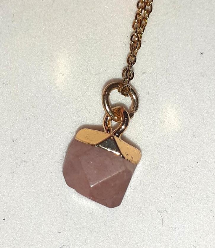 Ketting edelsteen hanger aardbeienkwarts, Handtassen en Accessoires, Kettingen, Nieuw, Steen of Mineraal, Roze, Met edelsteen