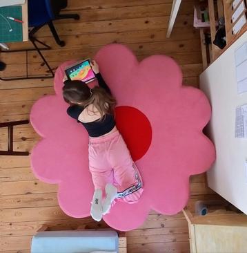 Handmade Flower shaped Sofa Pink  beschikbaar voor biedingen