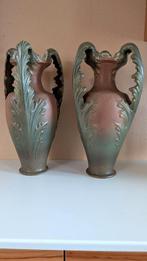 Paar oude keramieken vazen, Ophalen