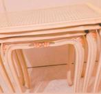 3 bijzettafeltjes, Enlèvement