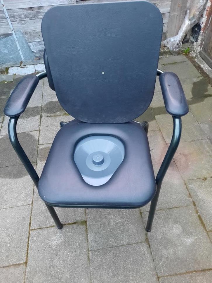 Stoel met ingebouwd toilet - toiletstoel, Doe-het-zelf en Bouw, Sanitair, Zo goed als nieuw, Toilet, Ophalen