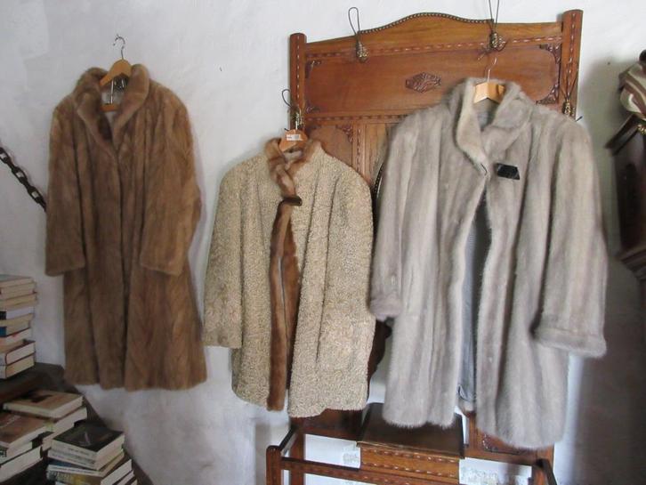pelsen mantel bontjas fourrure 2 mantels bont 1 is verkocht, Kleding | Dames, Jassen | Winter, Ophalen