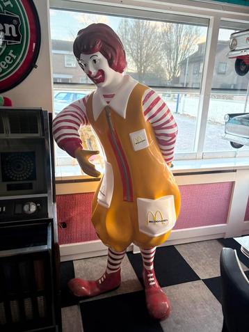 Original mc Donald op ware grote en org jaren 60 beschikbaar voor biedingen