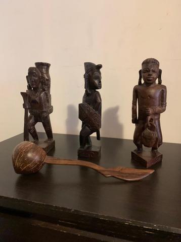 Borneo houtsnijwerk authentieke beelden