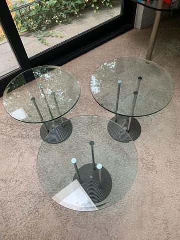 3x Rolf Benz bijzettafel. Glas/gietijzer (gebruikssporen!) beschikbaar voor biedingen