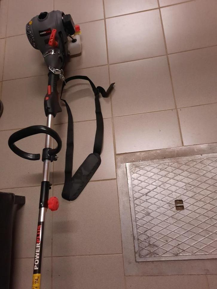 POWER PLUS bosmaaier- trimmer 2 T,  NIEUW Type POWEG 6050, Tuin en Terras, Bosmaaiers, Nieuw, Benzine, 10 tot 30 cm, Ophalen