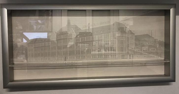 Marklin metalen vitrine hangkast met plexi raam, Hobby en Vrije tijd, Modeltreinen | H0, Zo goed als nieuw, Rails, Ophalen