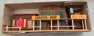 Een prachtige vintage Western town in hout beschikbaar voor biedingen