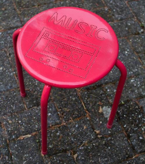 Tabouret en métal rouge 'Music', Maison & Meubles, Tabourets, Comme neuf, Fer, Enlèvement