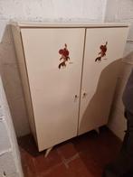 Ancienne armoire blanche vintage pour enfants, Enlèvement