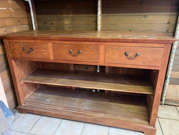 Gratis houten kast beschikbaar voor biedingen