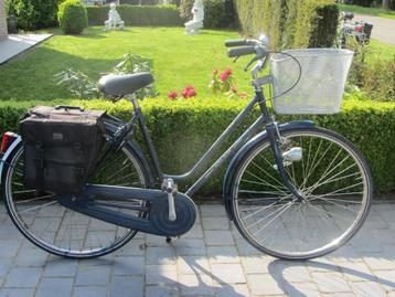 damesfiets met mandje beschikbaar voor biedingen