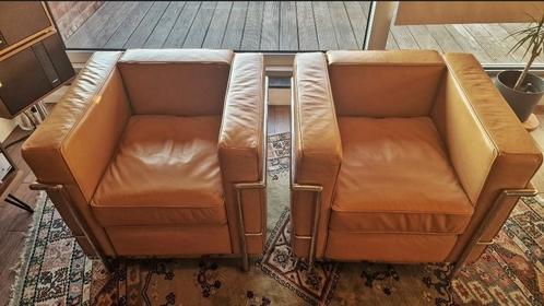 Le Corbusier LC2 replica, 2 stuks, Huis en Inrichting, Fauteuils, Gebruikt, Leer, Ophalen