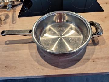 sauteuse en inox tous feux sauf induction 