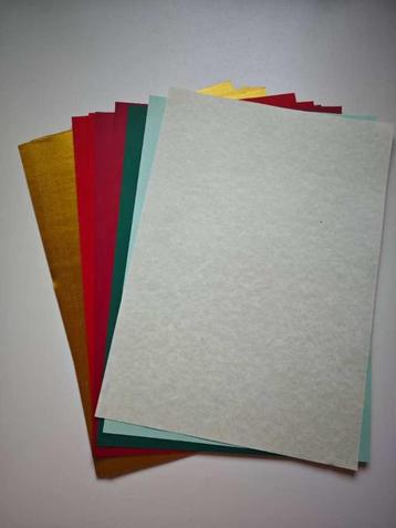 Kleurrijk en wit A4-papier beschikbaar voor biedingen
