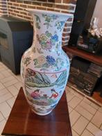 3 verschillende  vazen, Enlèvement