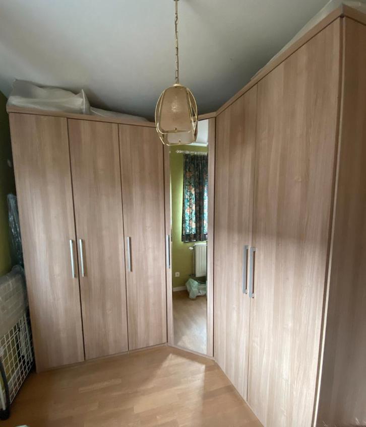 Mooie hoekkast, Huis en Inrichting, Kasten | Kleerkasten, Zo goed als nieuw, 200 cm of meer, 200 cm of meer, 50 tot 75 cm, Met plank(en)