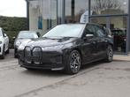 BMW iX xDrive40 M Sport / MASSAGE / 360CAM / PANO / HUD, Auto's, BMW, Te koop, Zilver of Grijs, Emergency brake assist, 2440 kg